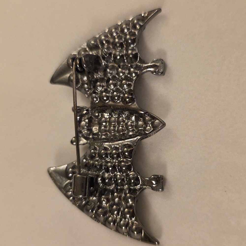 Rare Bat Brooch Covered In Simulated GEMS - Picture 2 of 4